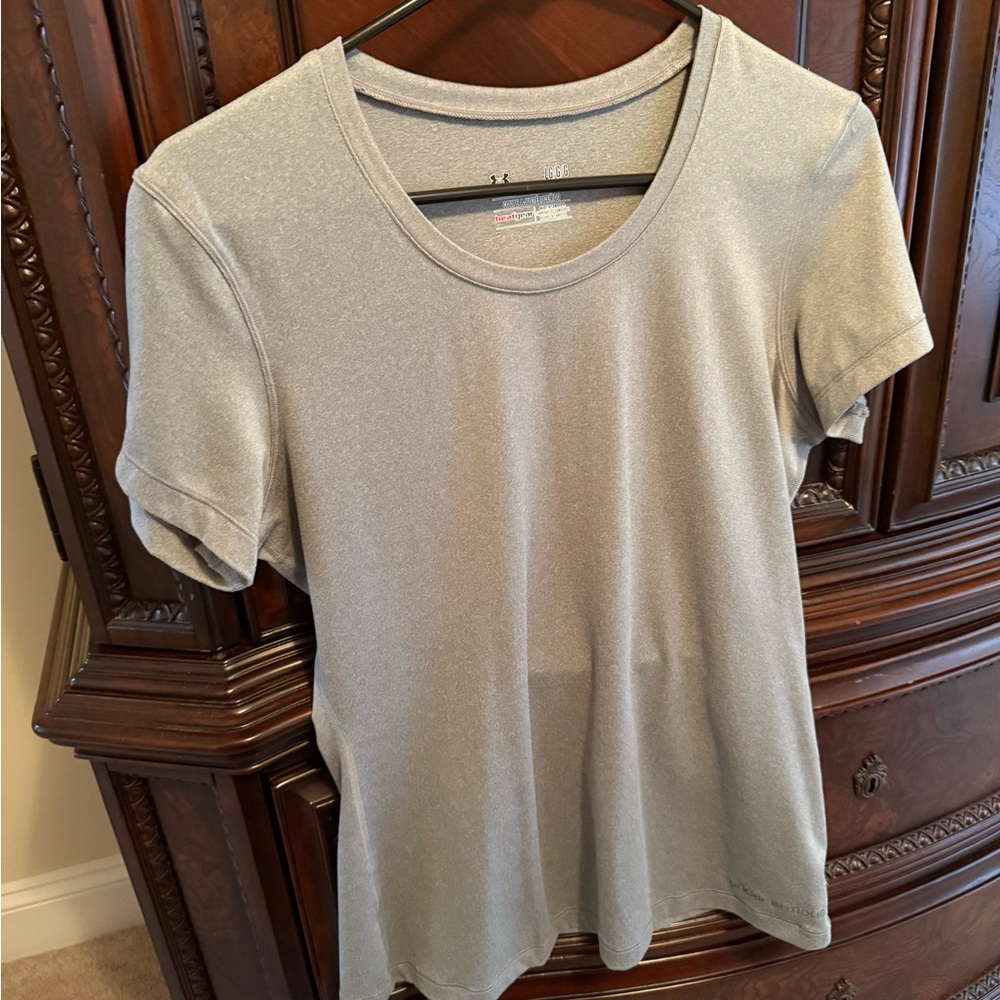 Women’s fitted Under Armour T-Shirt